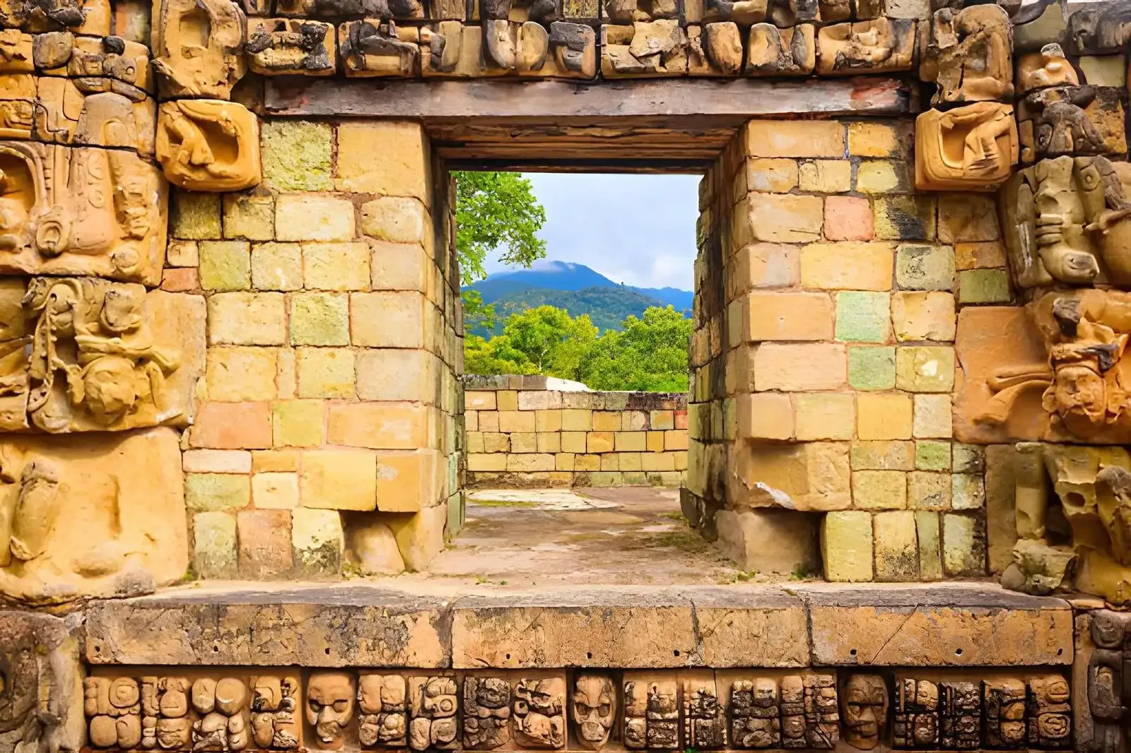 Grand Tour of Honduras: Maya, Colonial, Rainforest & Caribbean Reef