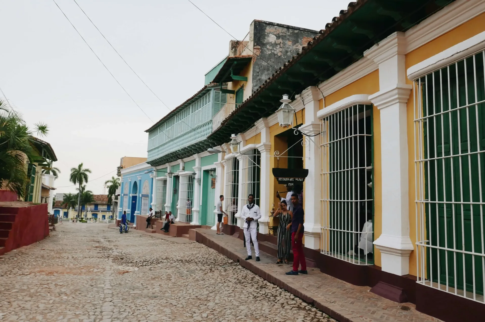 Classic Cuba: Cars, Cigars & Colonial Towns