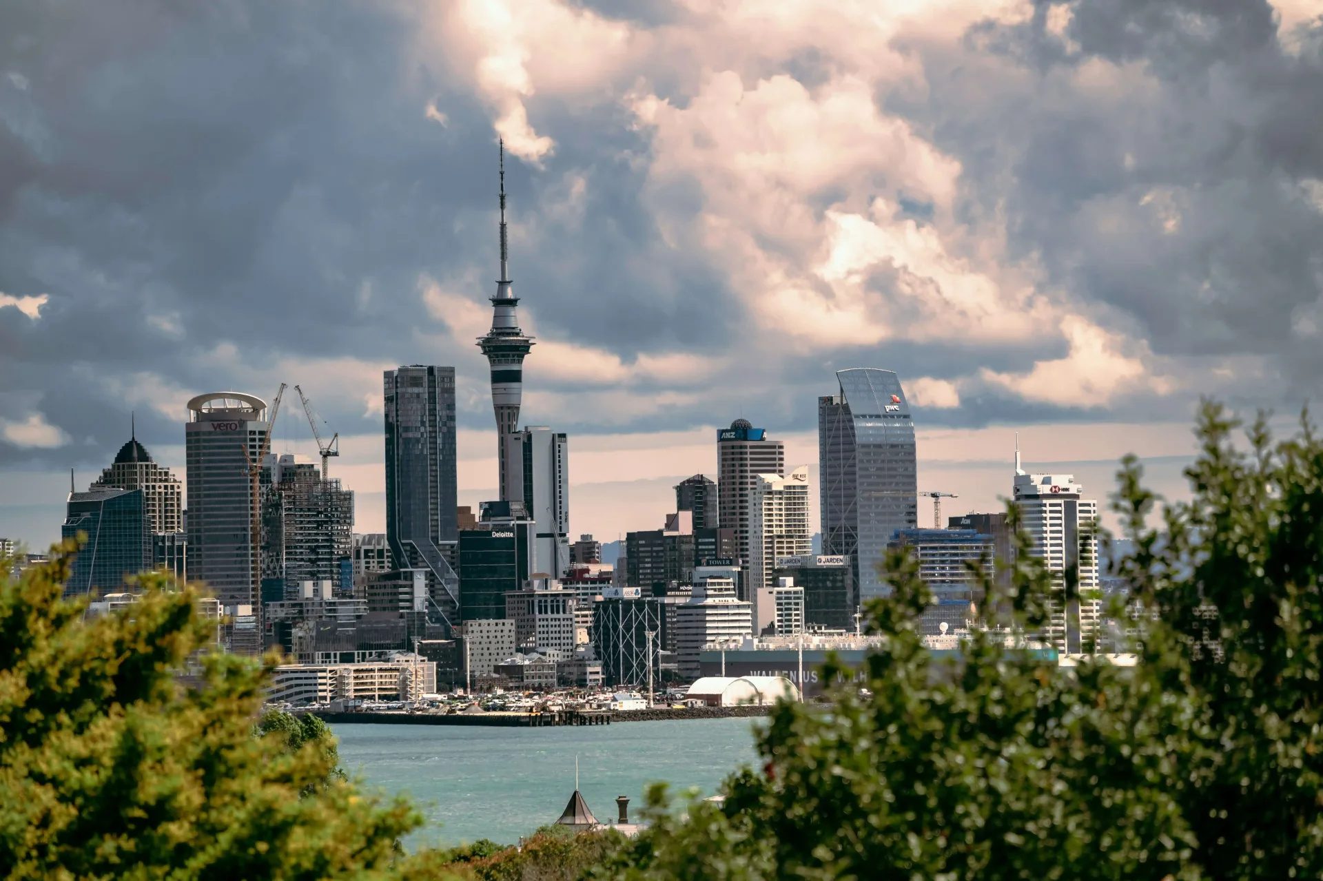 Classic New Zealand: North & South Island Highlights