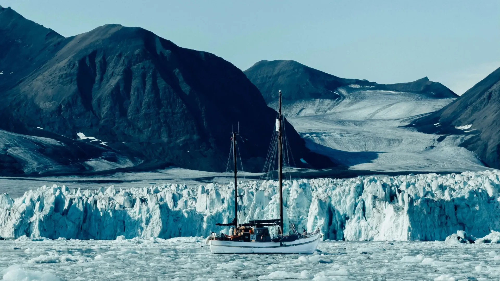 Longyearbyen & Arctic Heritage: Coal, Science & the Polar Night