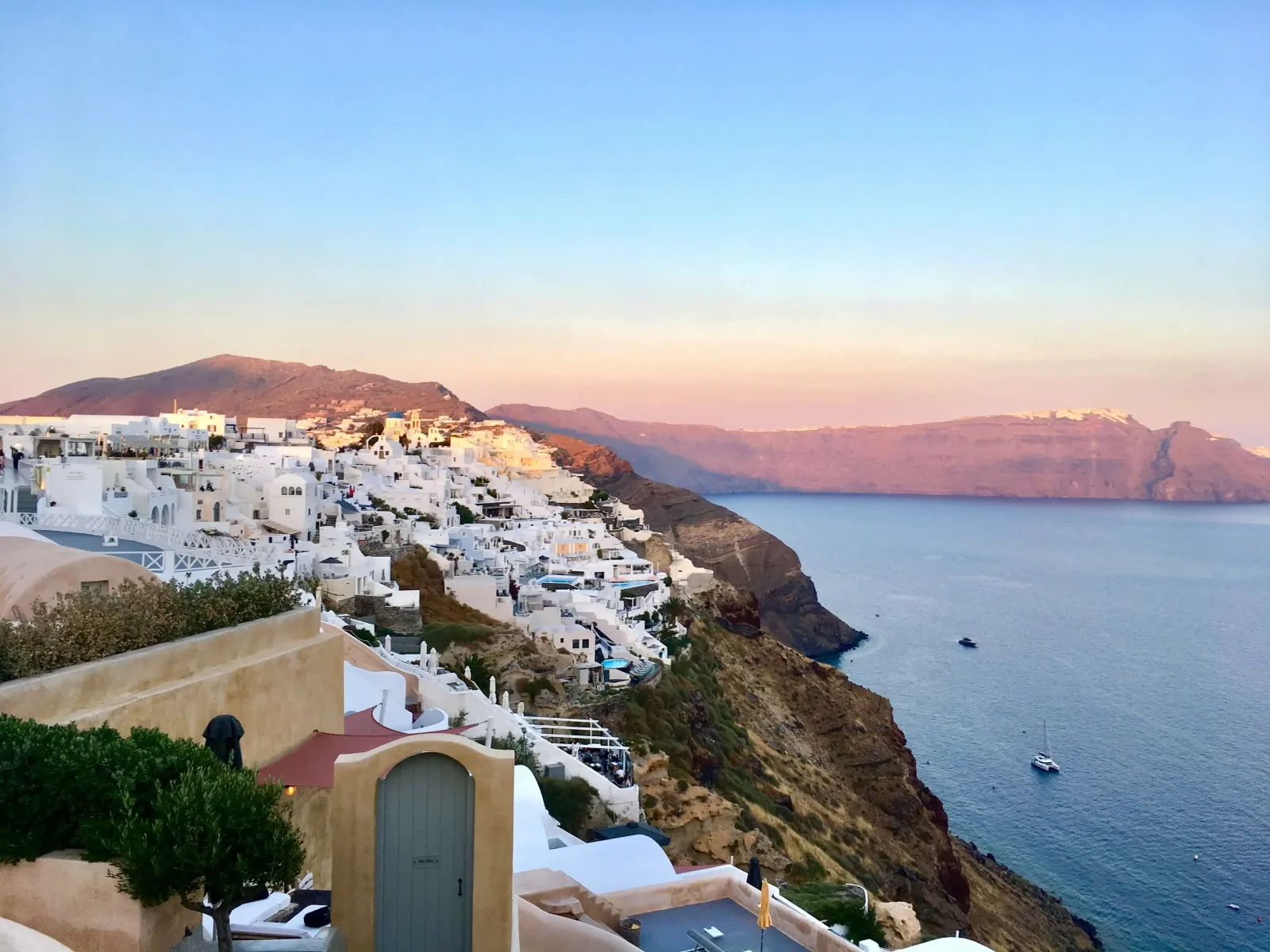 Highlights of Santorini: Caldera Villages, Sunsets & Volcano