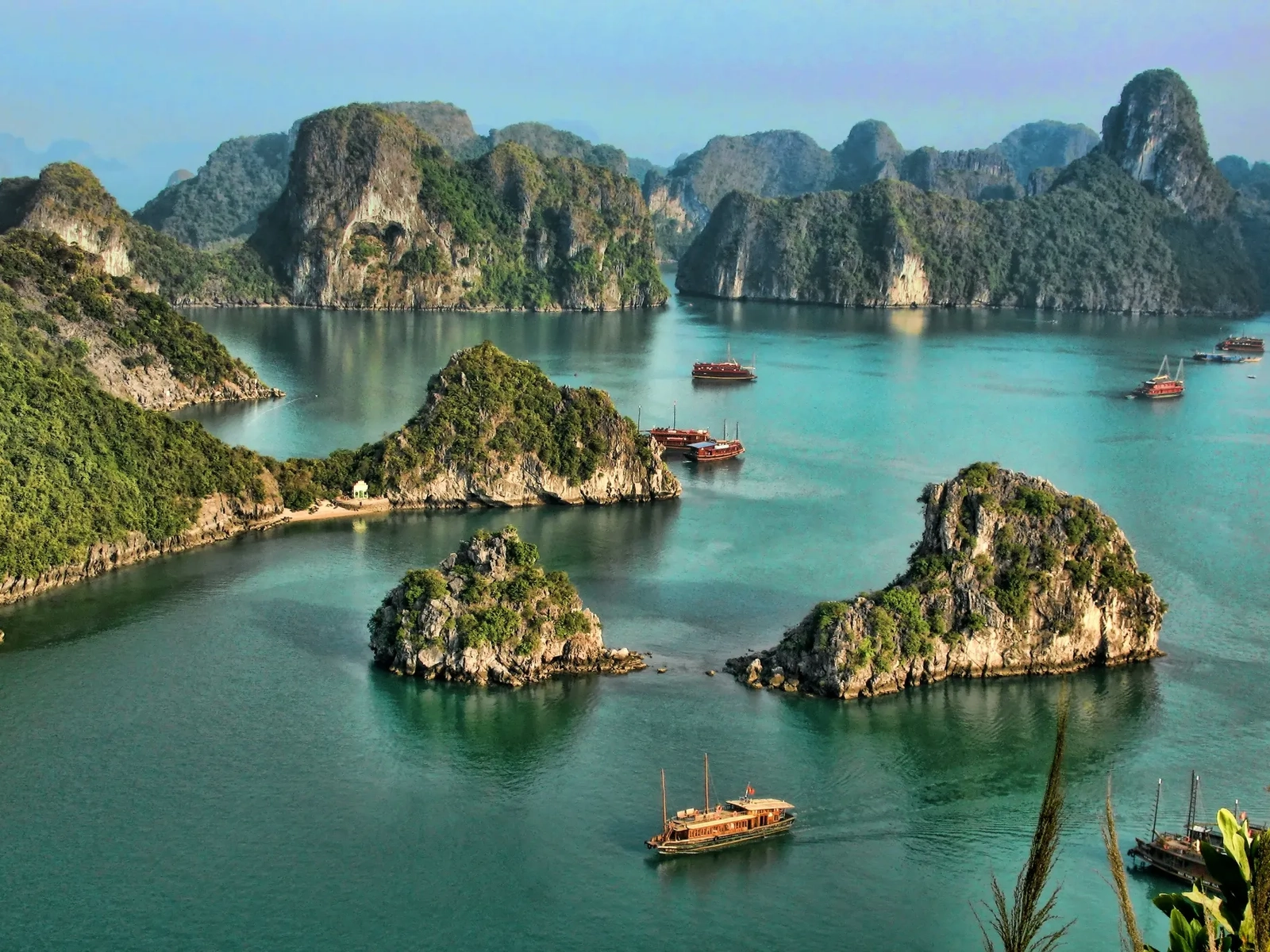 Northern Wonders & Island Escape: 8 Days Vietnam Highlights