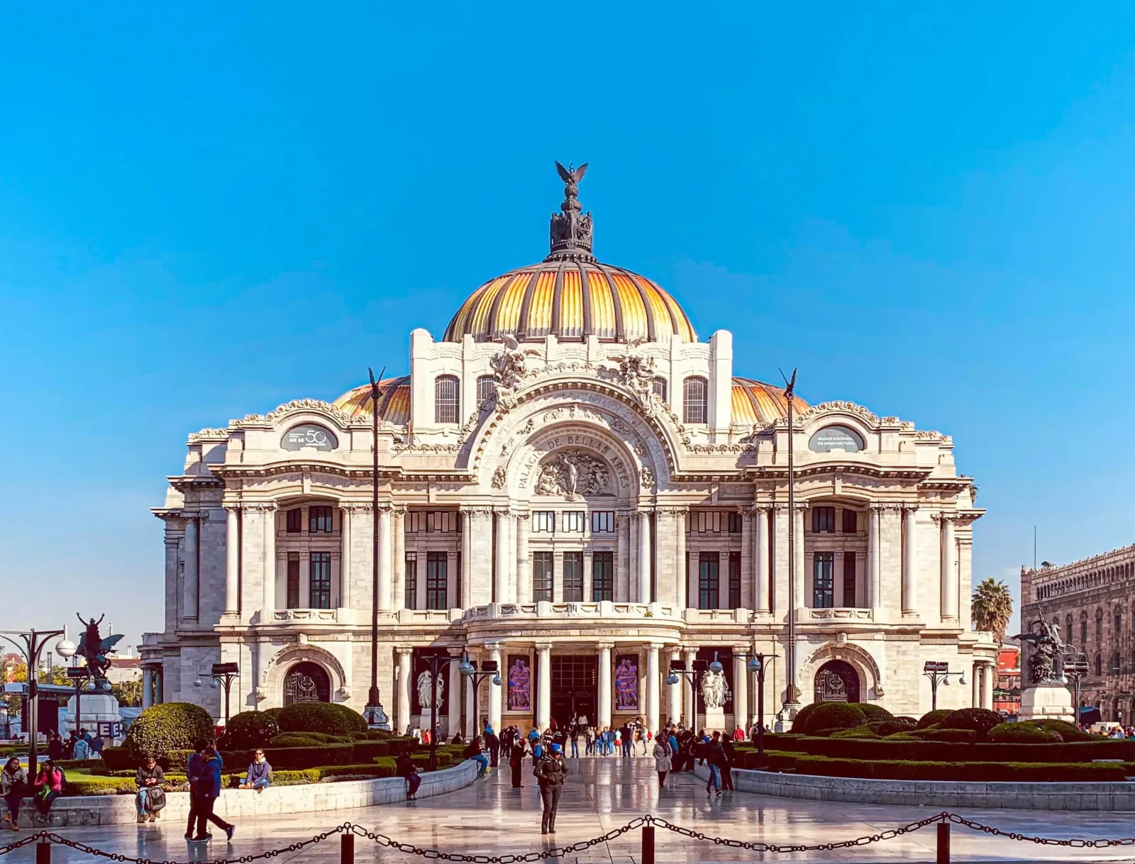 Mexico City: Zocalo, Teotihuacan & the Art of the Capital