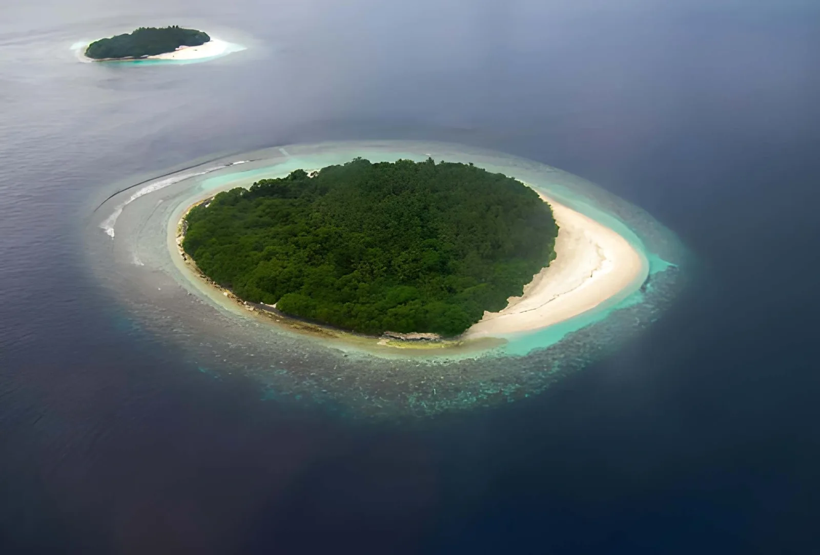 Maldives Island Escape: Turquoise Lagoons & White Sands