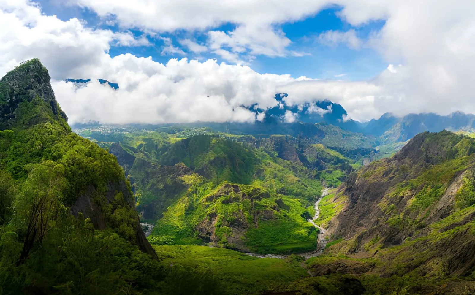 Highlights of Reunion: Volcano, Cirques & Lagoons