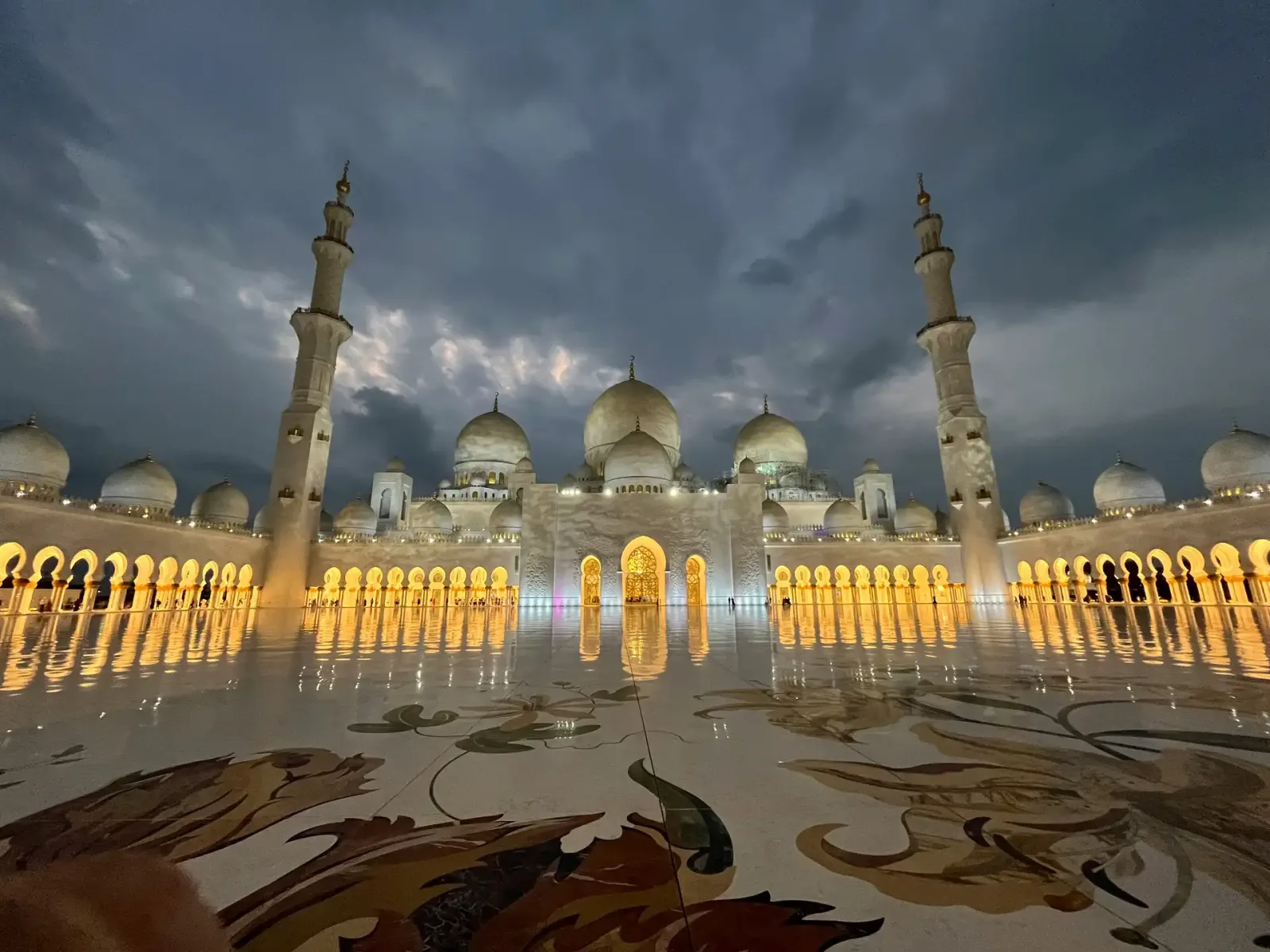 Dubai & Abu Dhabi Luxury Honeymoon Escape