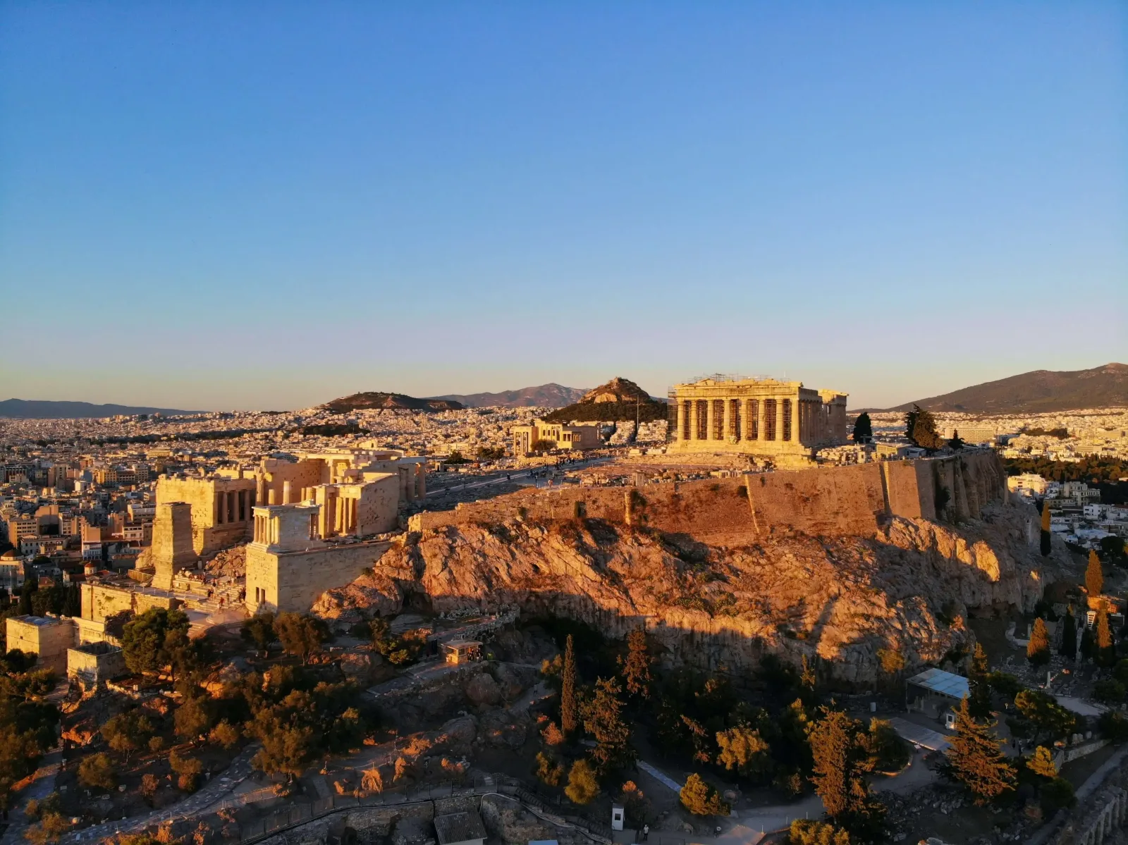 Grand Cyclades: Mykonos, Naxos & Santorini Island-Hopping