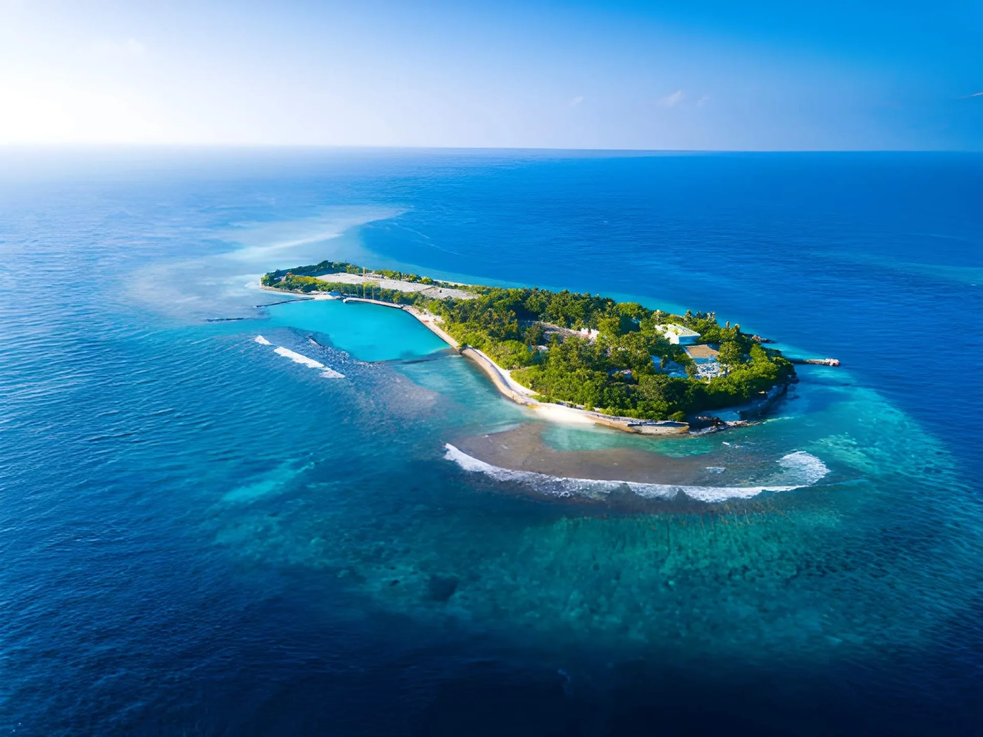 Maldives Island Escape: Turquoise Lagoons & White Sands