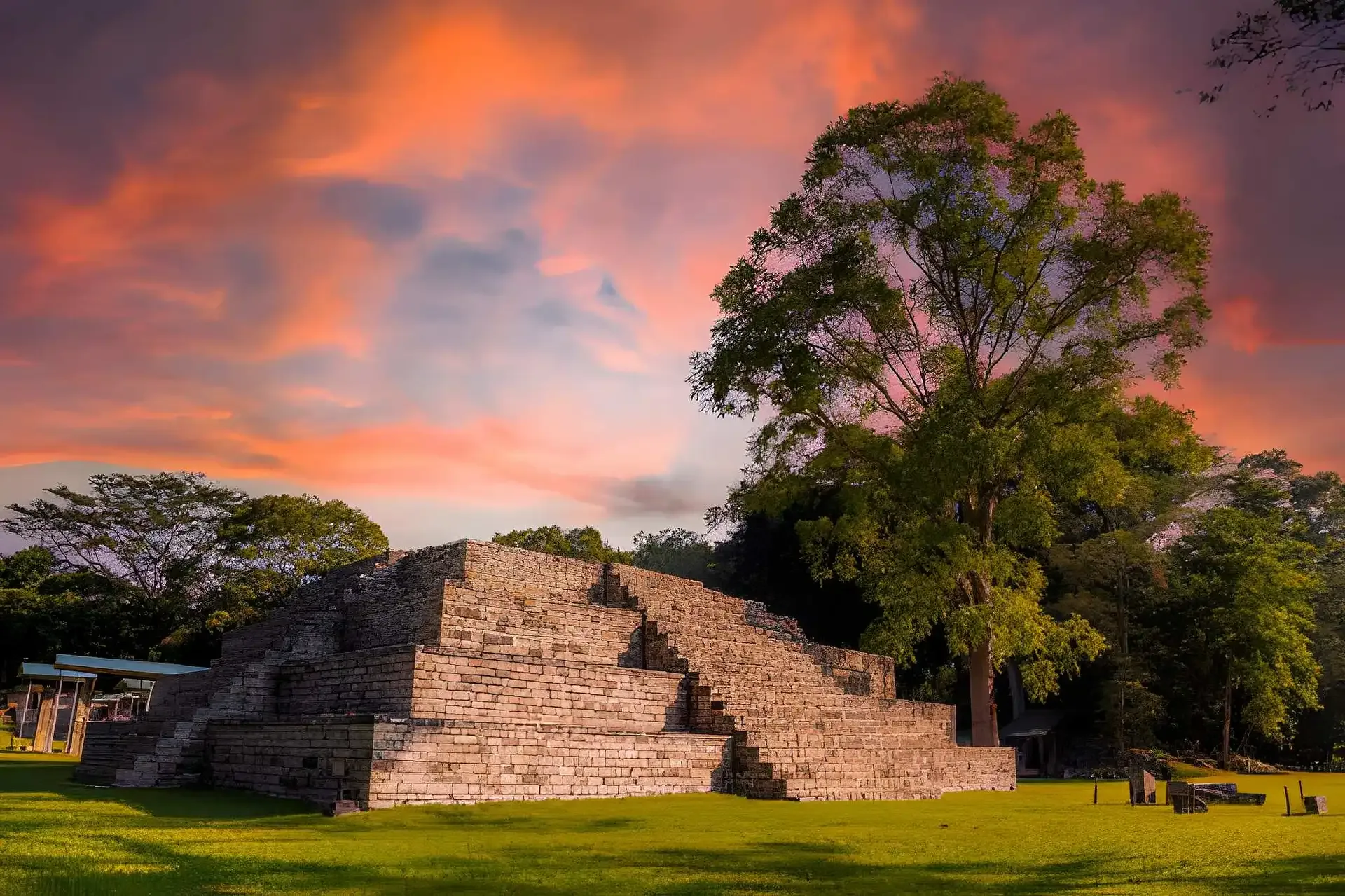 Family Honduras: Maya Ruins, Rainforest & the Caribbean Reef