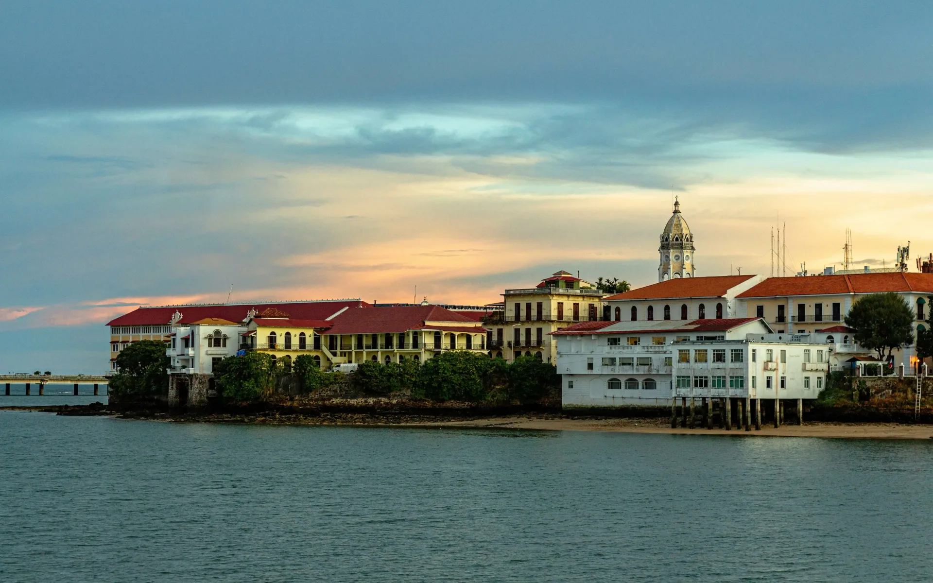 Panama Canal & the City: Locks, Casco Viejo & Rainforest