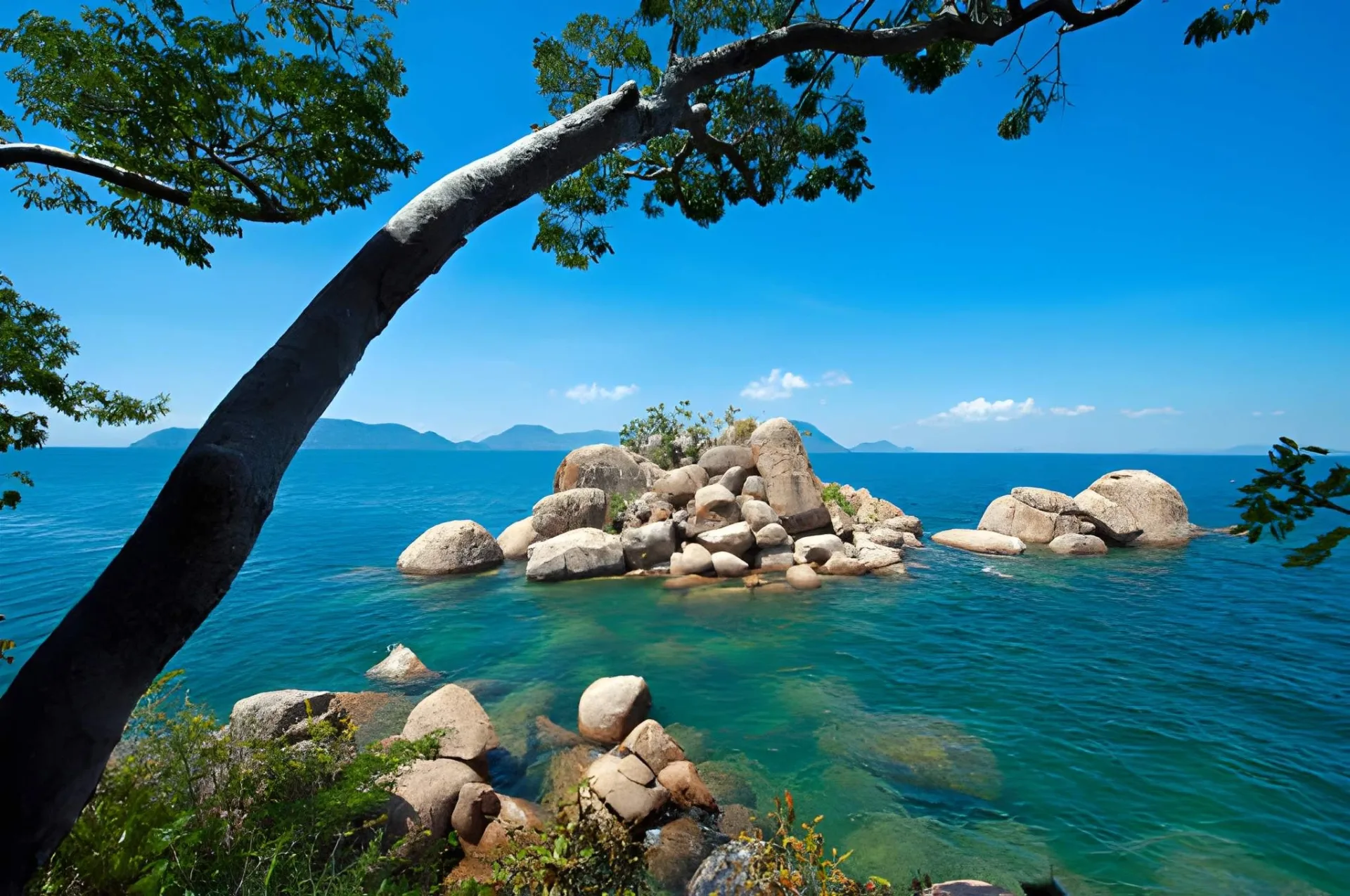 Lake Malawi Beach & Islands: Cape Maclear & Likoma