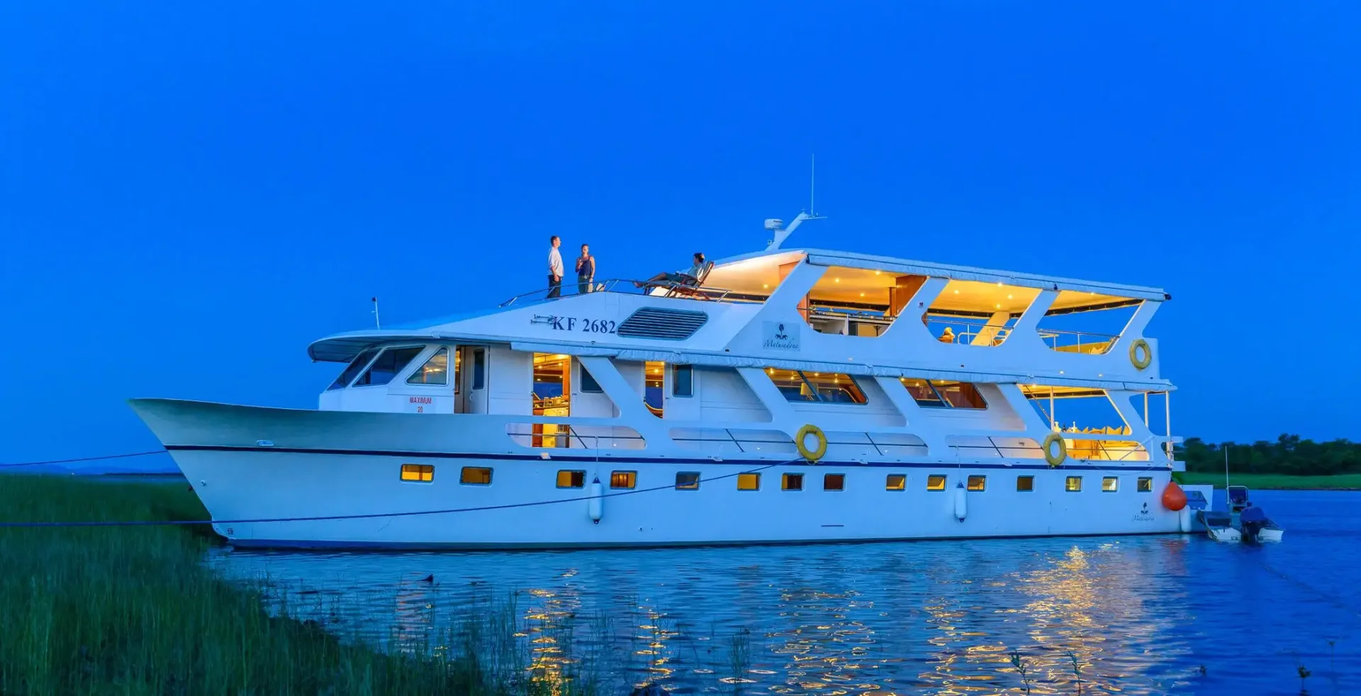 Zambezi & Lake Kariba: Victoria Falls Houseboat Cruise
