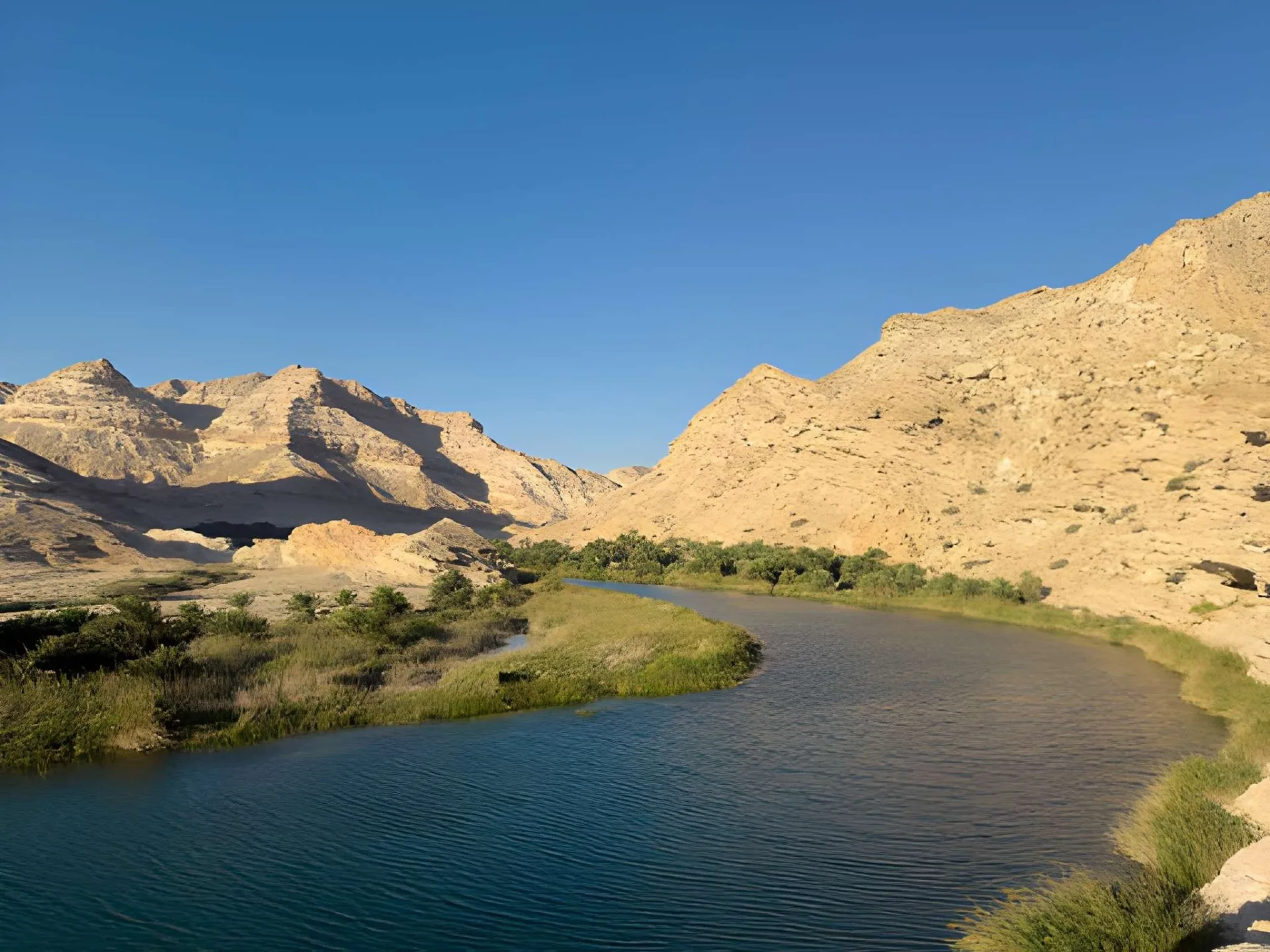 Salalah & Dhofar: Frankincense, Beaches & the Green South