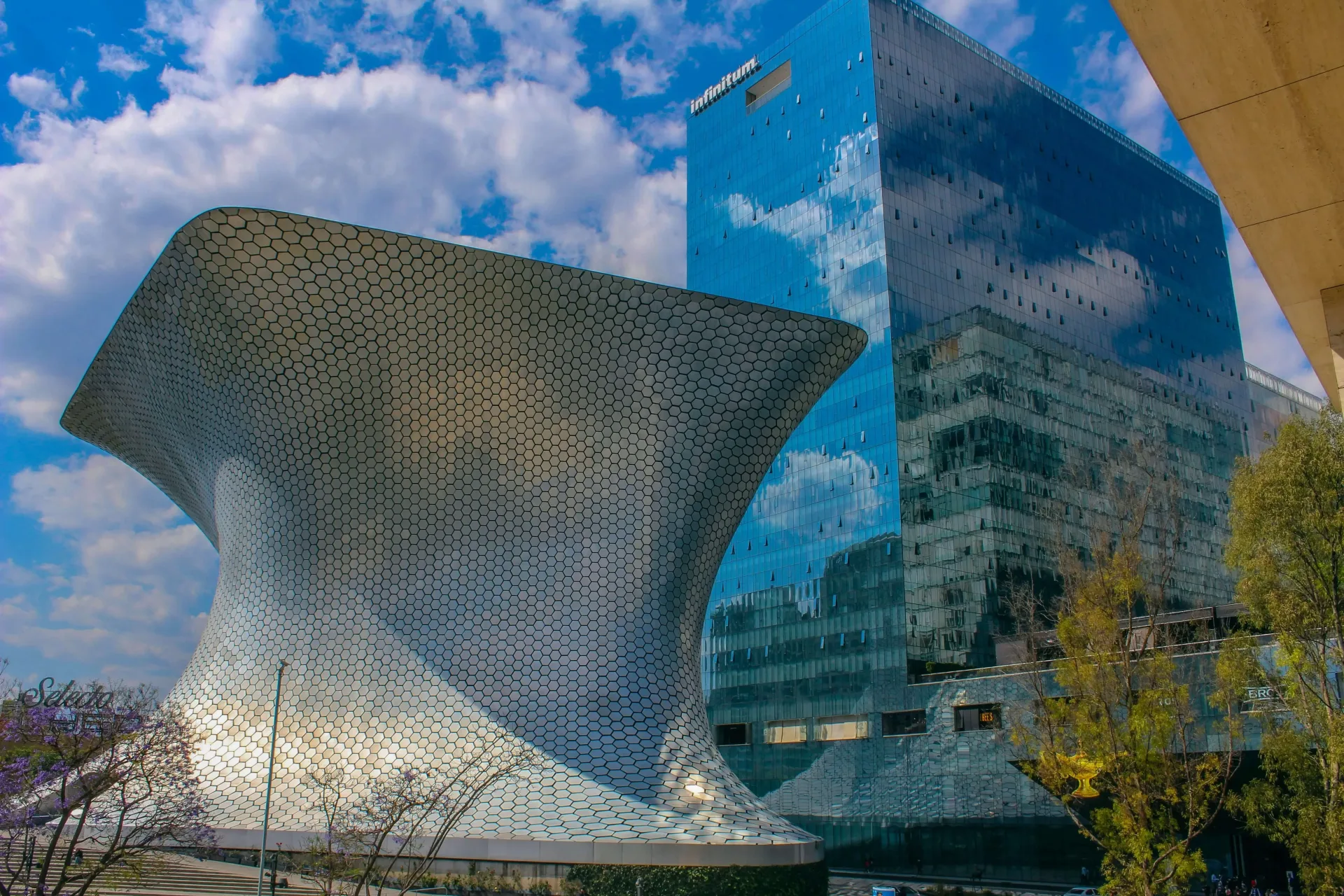 Mexico City: Zocalo, Teotihuacan & the Art of the Capital