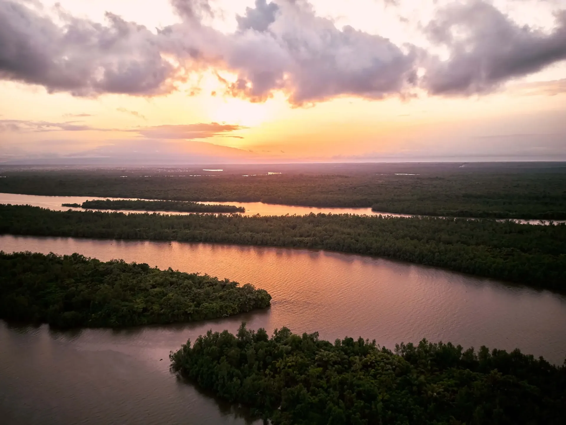 Grand Papua New Guinea: Highlands, Sepik, Reefs & Volcanoes