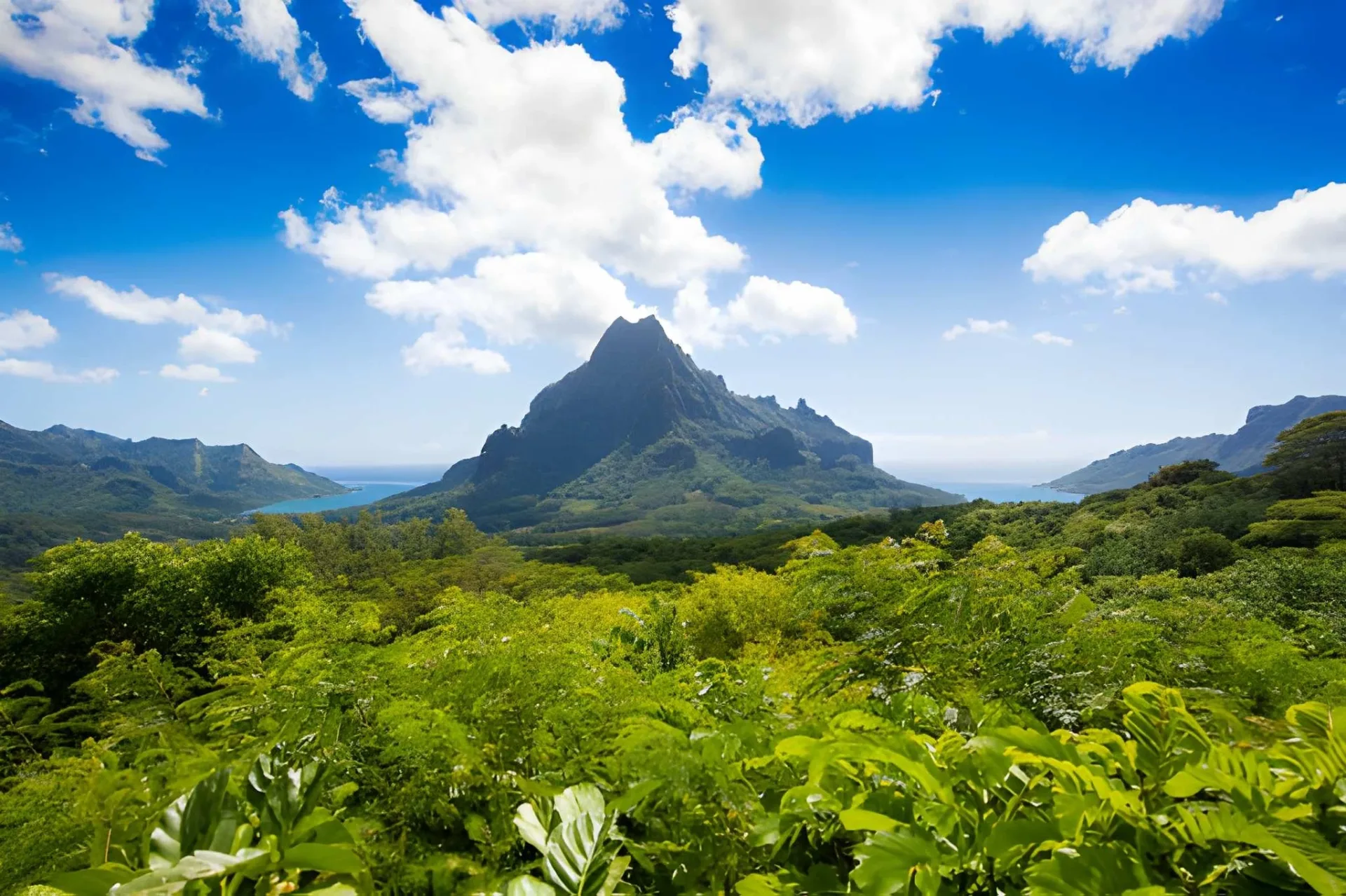 Luxury French Polynesia: Moorea & Bora Bora Overwater